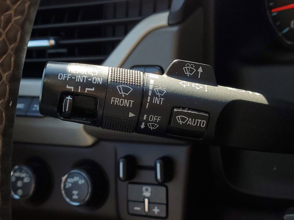 Used 2018 GMC Yukon Denali w/ Open Road Package image 11