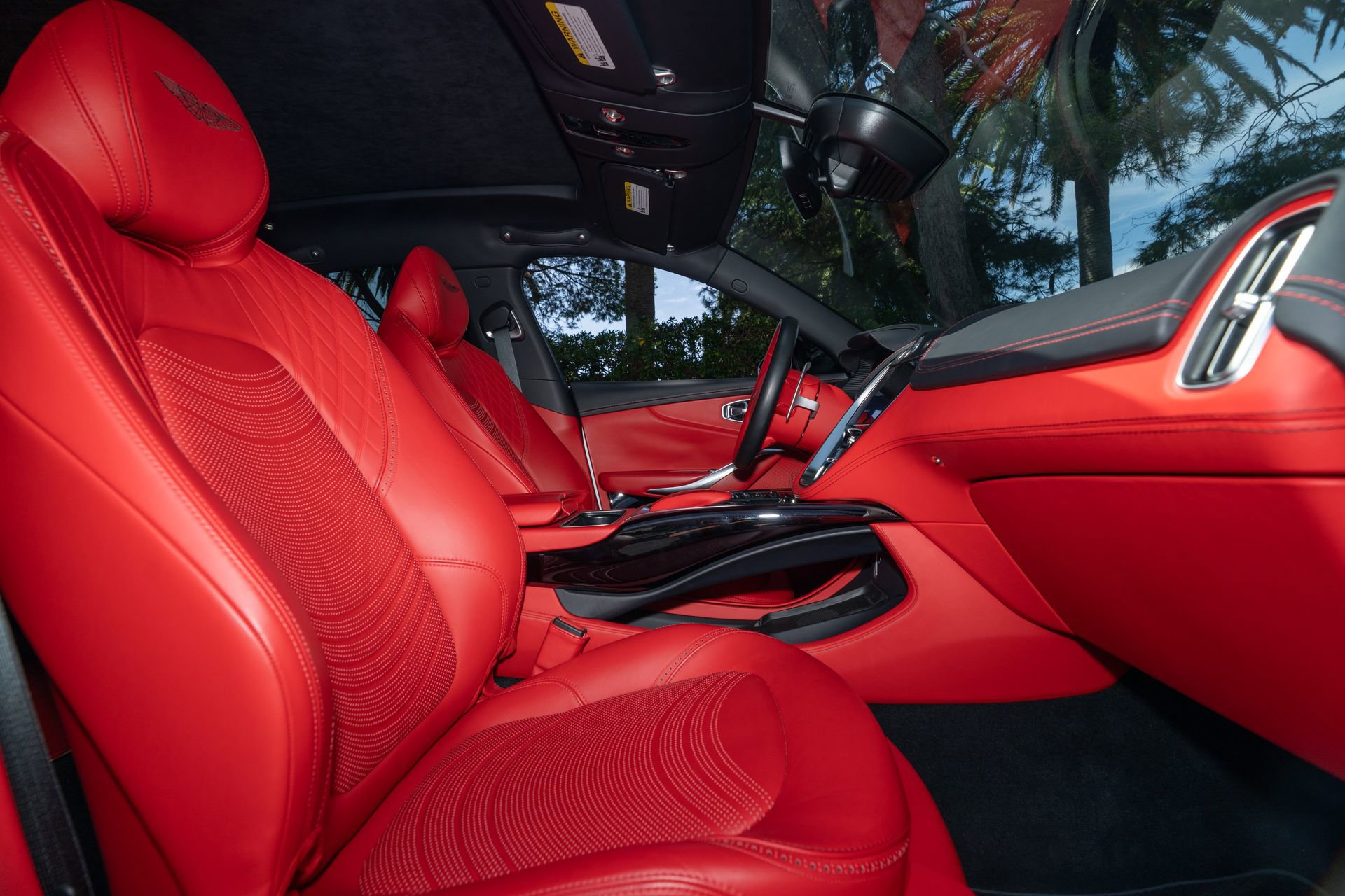 Used 2023 Aston Martin DBX image 21