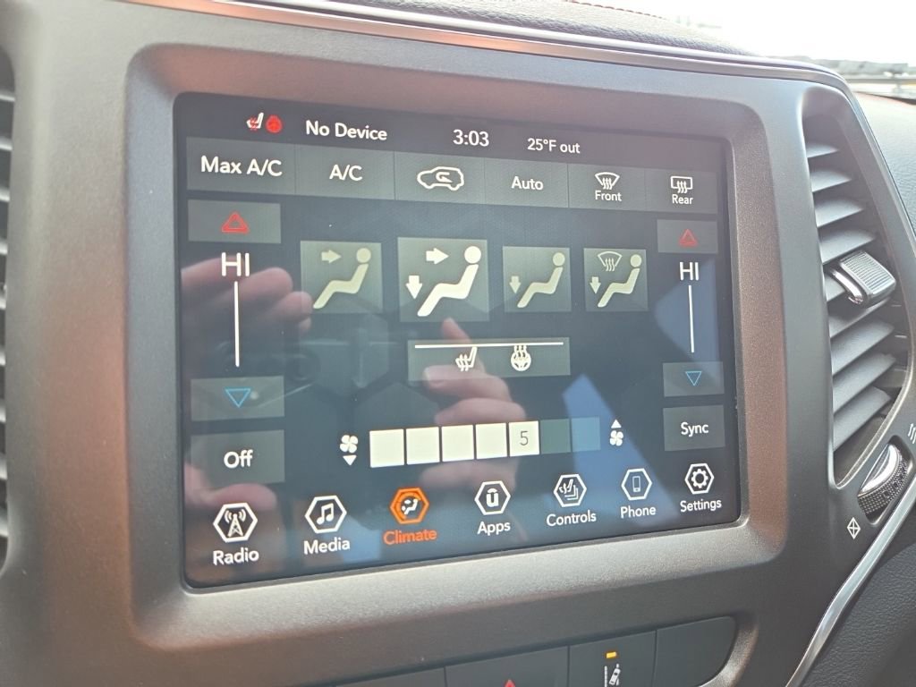 Used 2020 Jeep Cherokee Trailhawk w/ Technology Group image 43