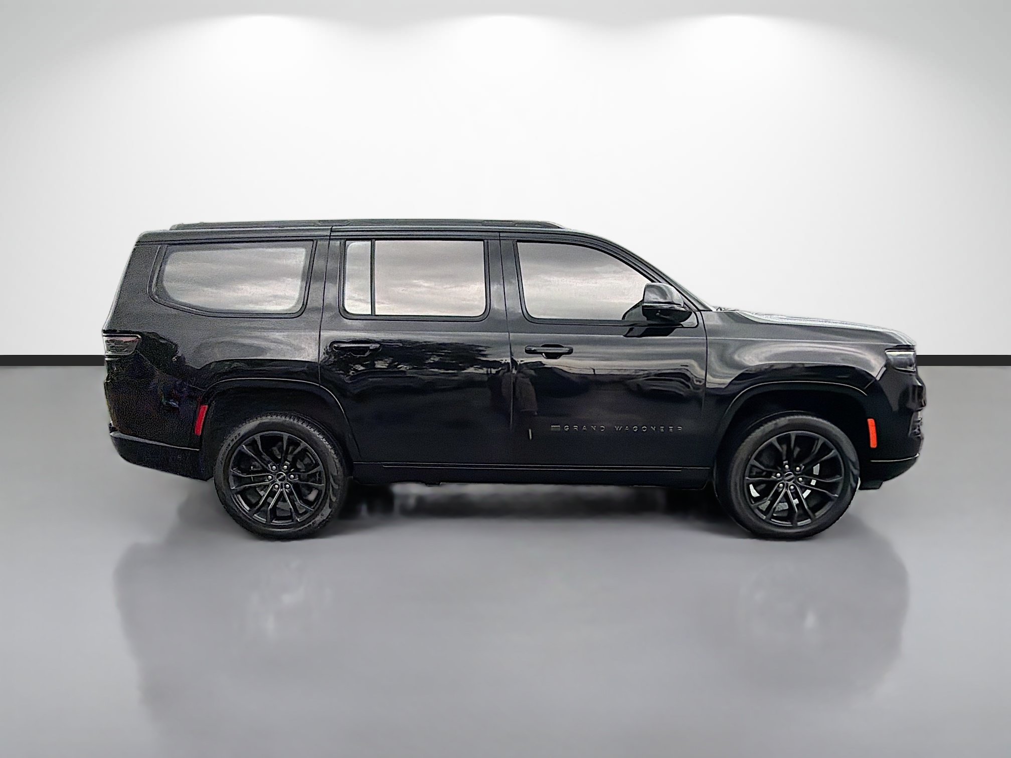Used 2023 Jeep Grand Wagoneer Series III w/ Rear Seat Video Group 1 AWD/4WD image 6