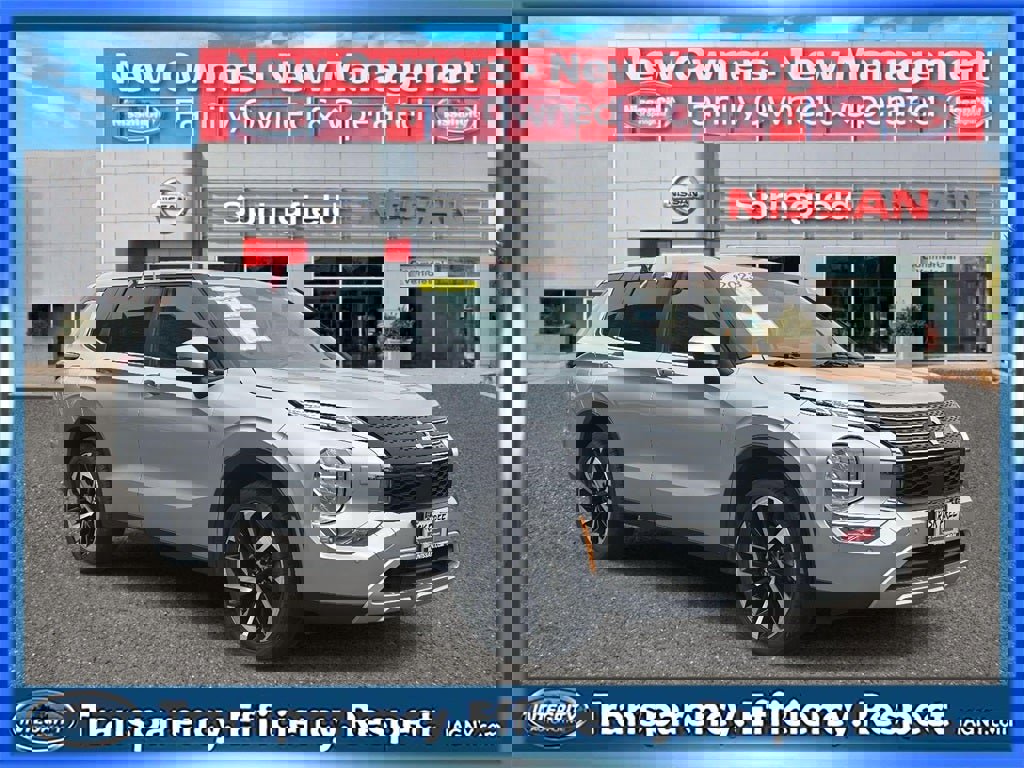 Used 2023 Mitsubishi Outlander SE image 1