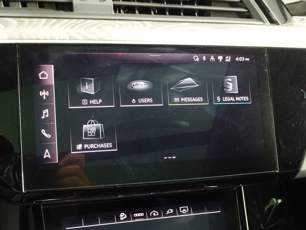 Used 2021 Audi e-tron Premium Plus image 33