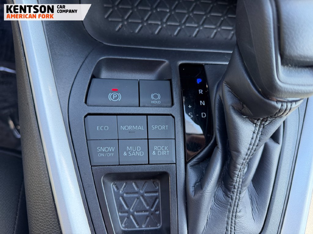 Used 2025 Toyota RAV4 XLE AWD/4WD image 23