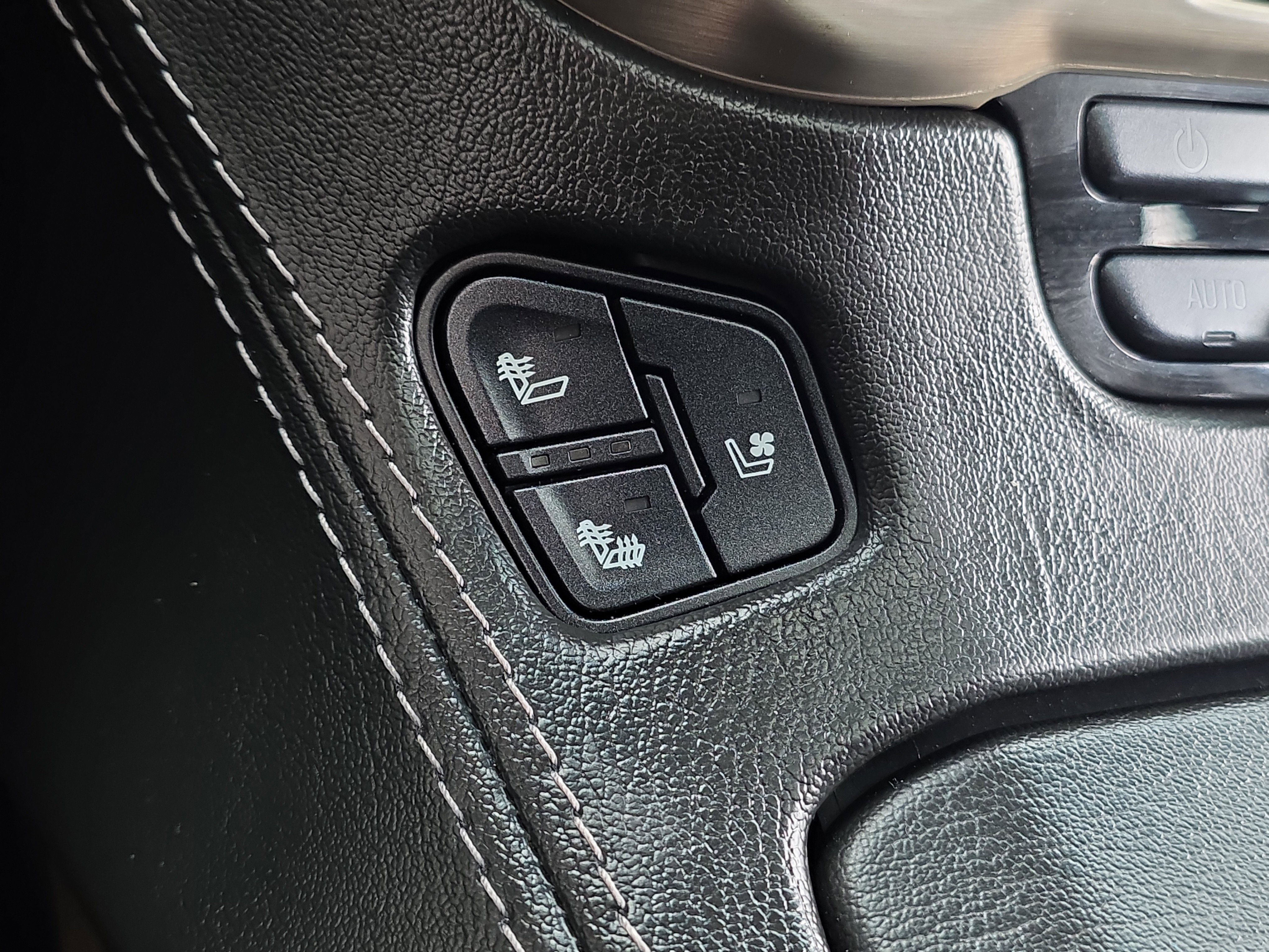 Used 2018 GMC Yukon Denali w/ Open Road Package image 27