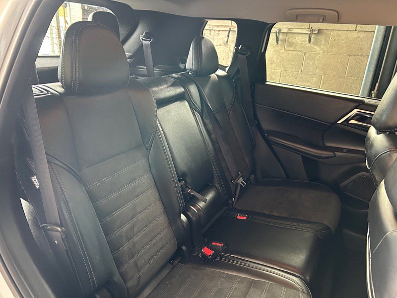 Used 2024 Mitsubishi Outlander AWD image 28