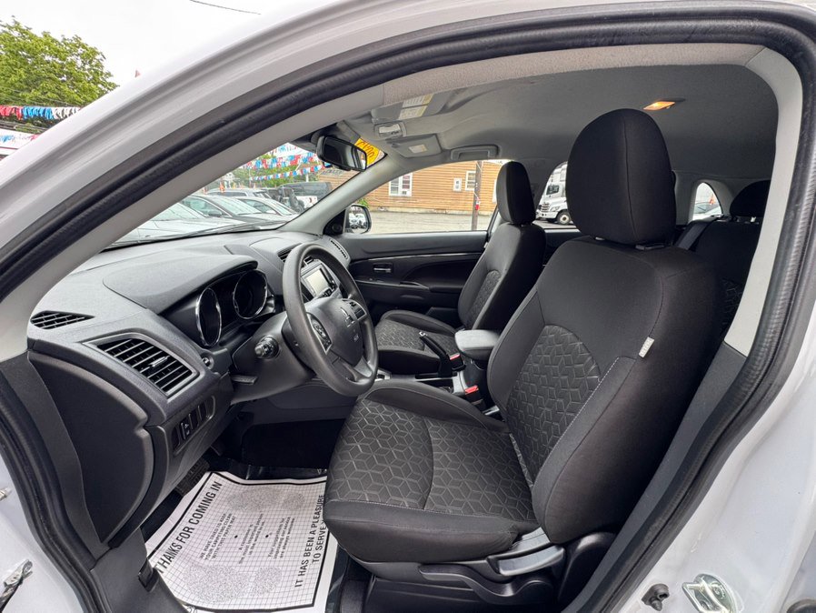 Used 2025 Mitsubishi Outlander Sport AWD image 9
