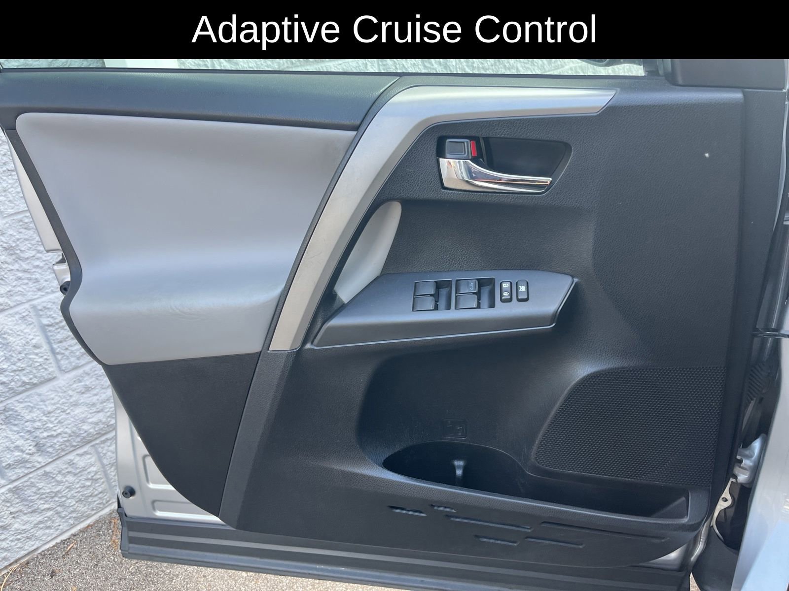 Used 2016 Toyota RAV4 XLE image 12