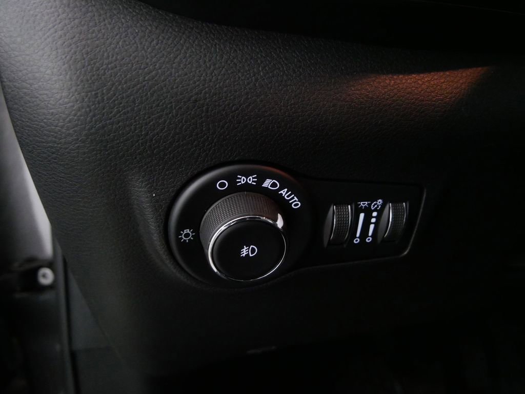 Used 2022 Jeep Compass Trailhawk w/ Trailhawk Convenience Group image 19