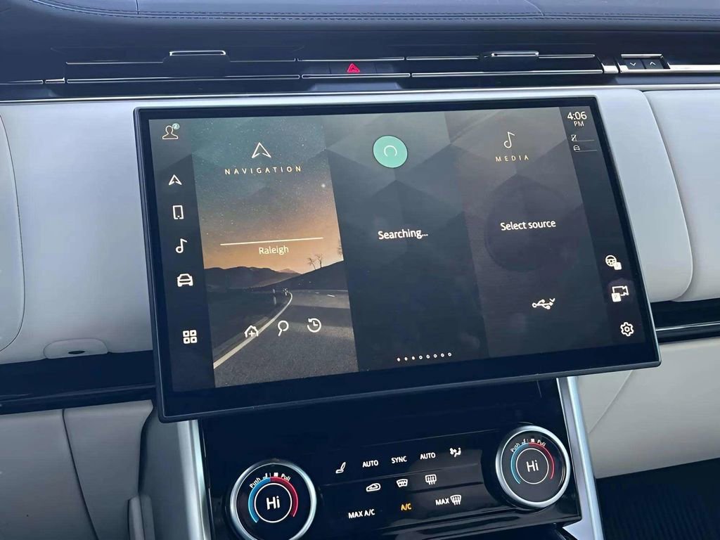 Used 2023 Land Rover Range Rover SE image 16