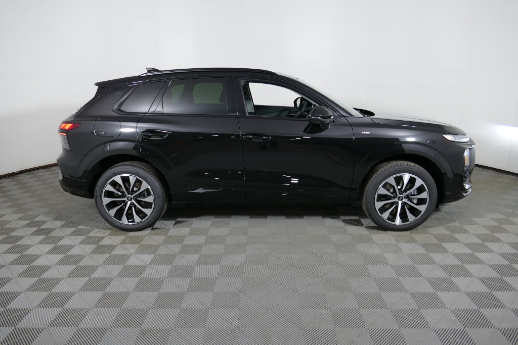 New 2026 Audi Q3 quattro 2.0T AWD/4WD image 2