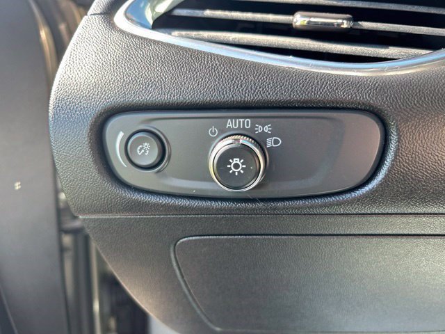 Used 2017 Chevrolet Malibu LT FWD image 19
