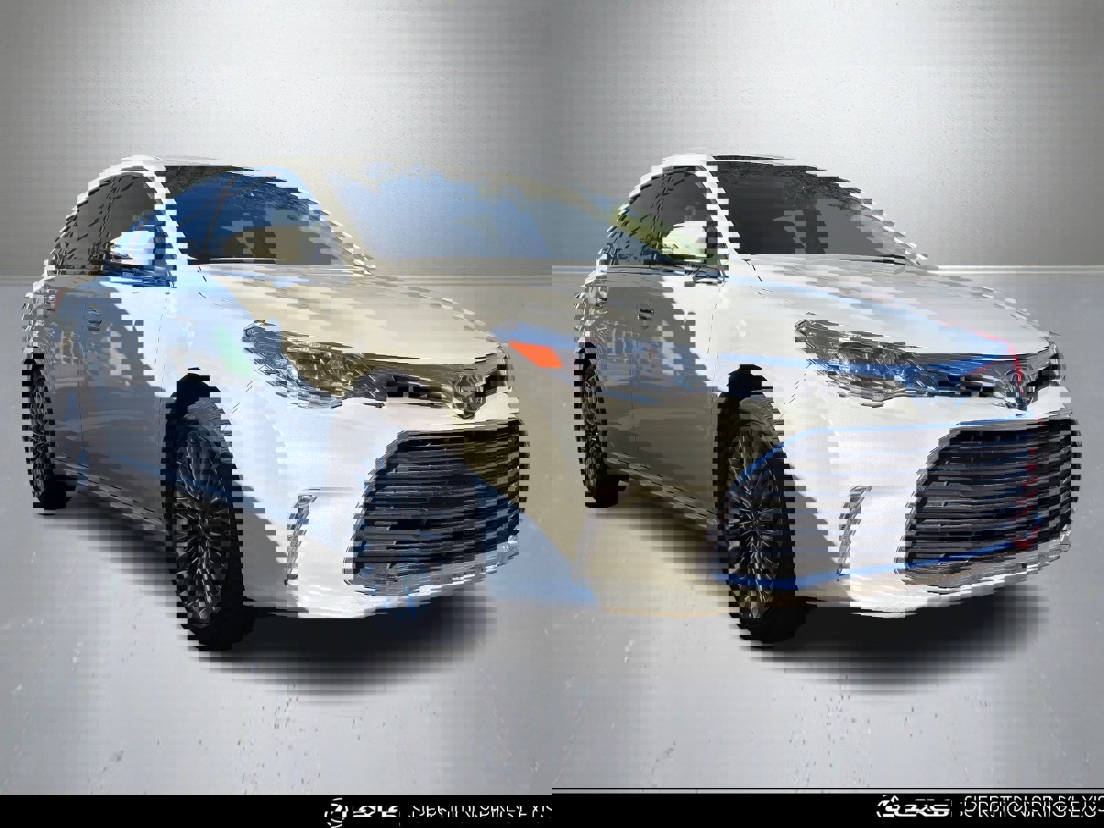 Used 2017 Toyota Avalon Limited image 2