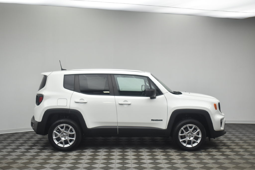 Used 2023 Jeep Renegade Latitude AWD/4WD image 9