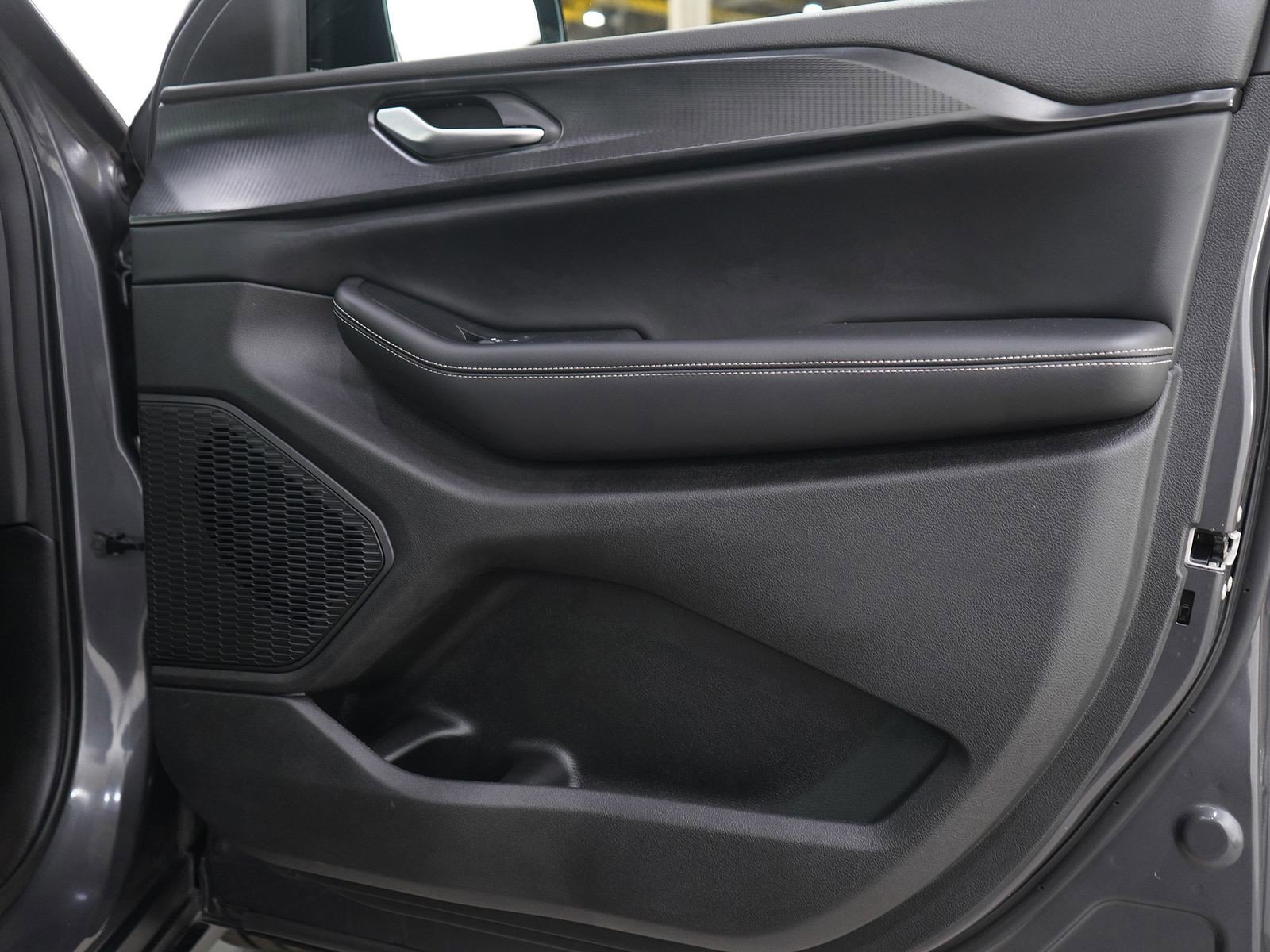 Used 2024 Jeep Grand Cherokee Altitude AWD/4WD image 9