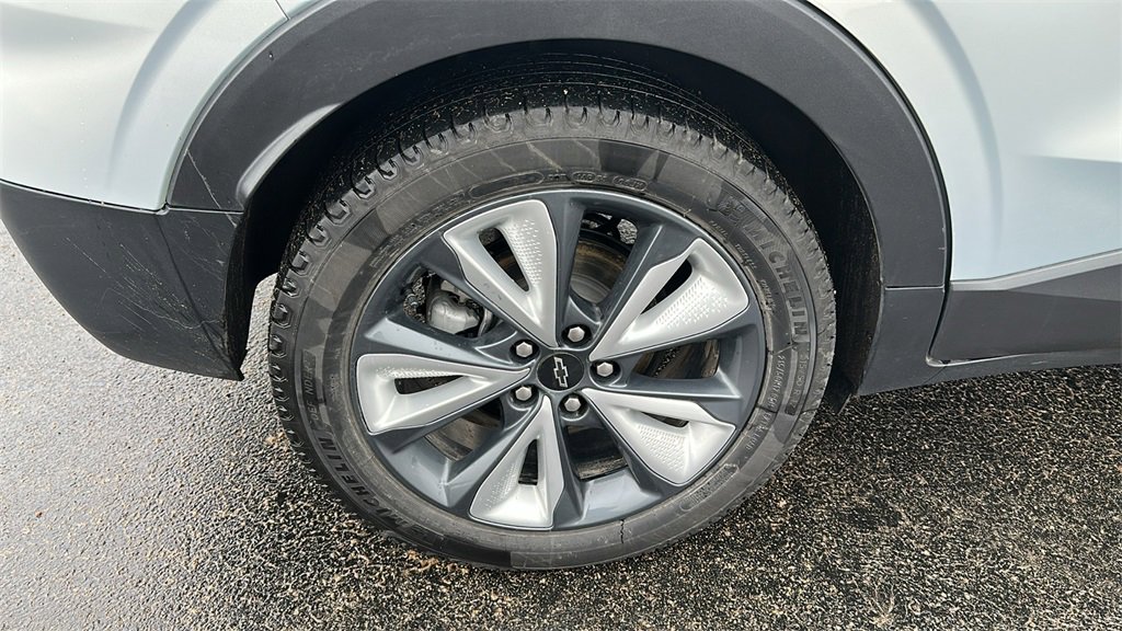 Used 2022 Chevrolet Bolt EUV LT w/ Convenience Package image 9