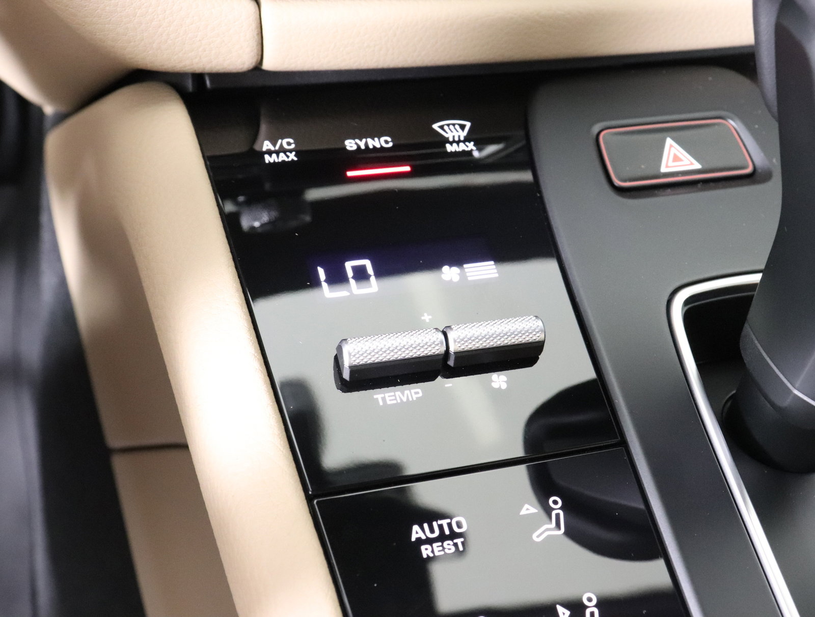 Used 2025 Porsche Macan image 30