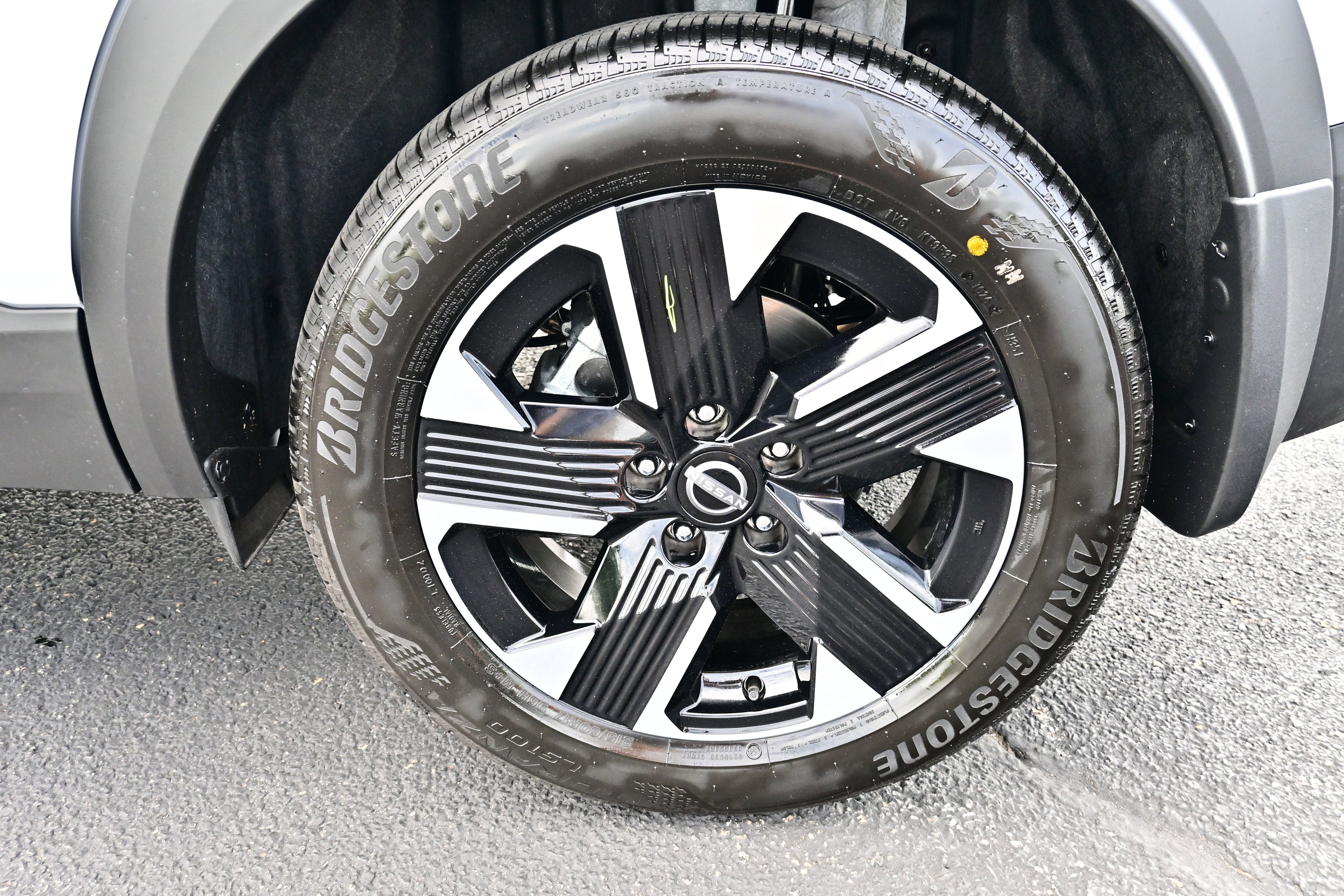 New 2026 Nissan Kicks SV w/ SV Premium Package AWD/4WD image 9