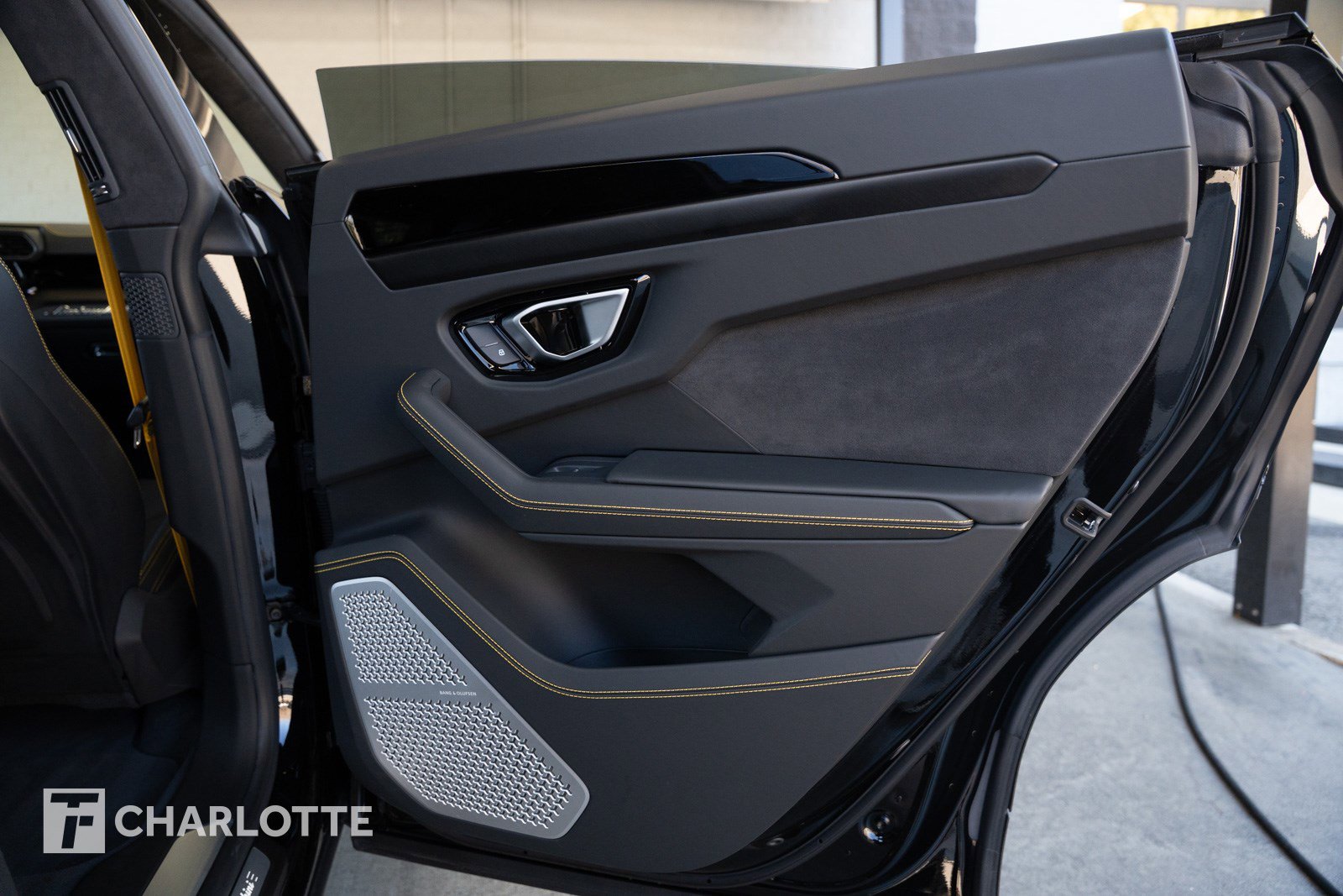 Used 2024 Lamborghini Urus S image 36