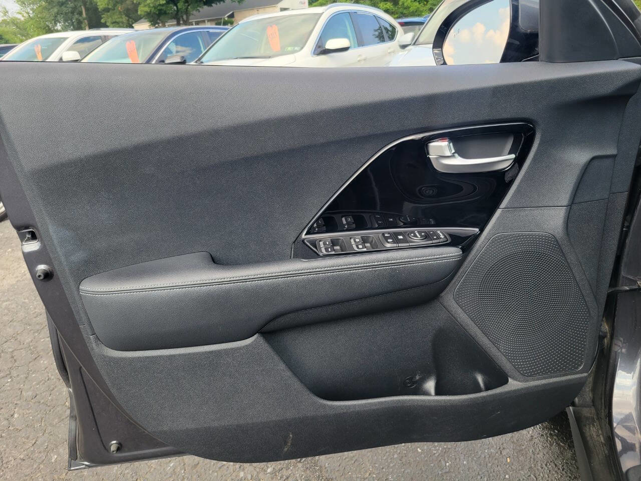 Used 2019 Kia Niro EX w/ Cold Weather Package 2.0 image 11