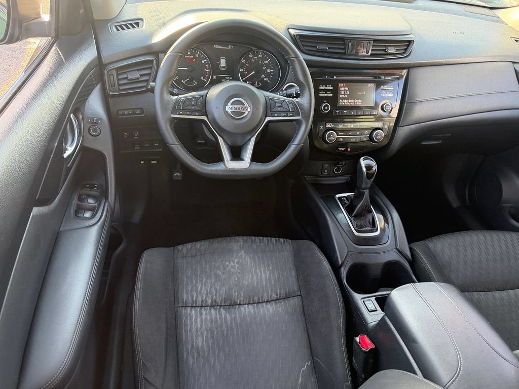 Used 2017 Nissan Rogue SV AWD/4WD image 9