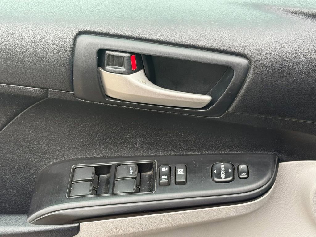 Used 2012 Toyota Camry LE FWD image 13