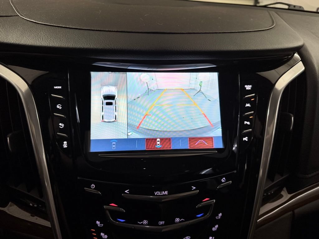 Used 2020 Cadillac Escalade Luxury w/ LPO, Radiant Package AWD/4WD image 16