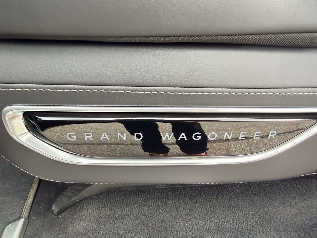 Used 2025 Jeep Grand Wagoneer L Series II Obsidian w/ Quick Order Packagew 28T image 12