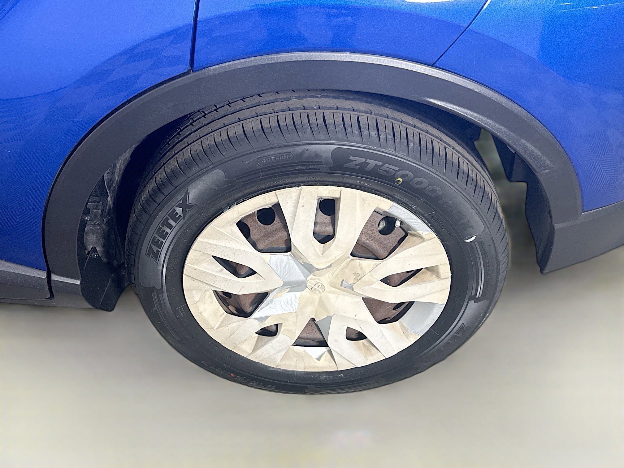 Used 2019 Toyota C-HR LE image 36