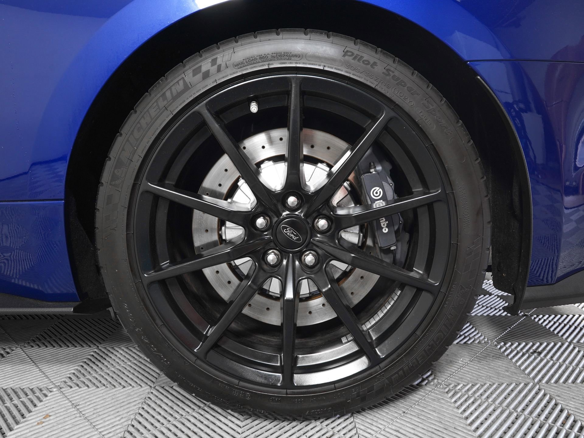 Used 2016 Ford Mustang Shelby GT350 w/ Technology Package image 29