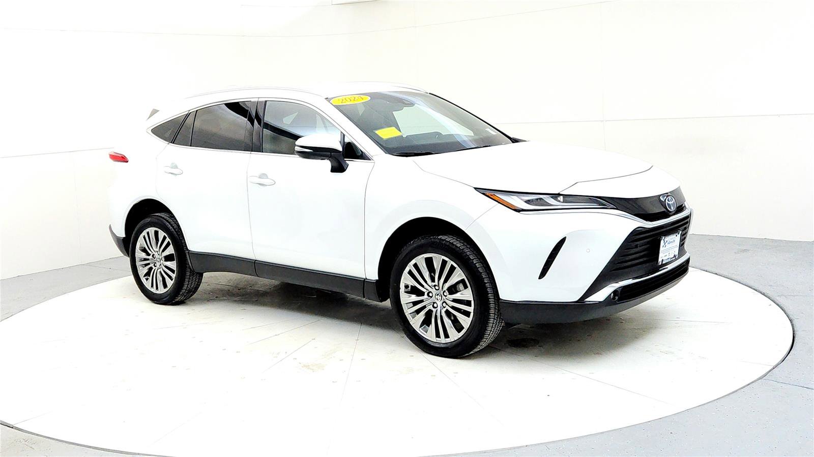 Used 2024 Toyota Venza XLE image 7