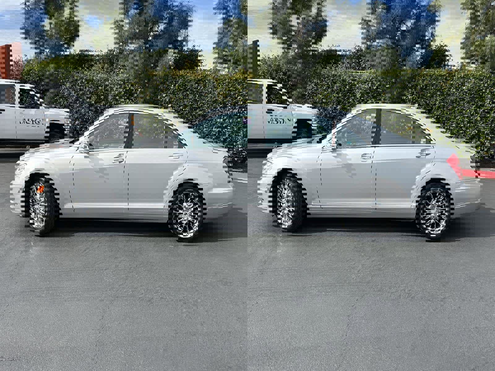 Used 2010 Mercedes-Benz S 550 image 3