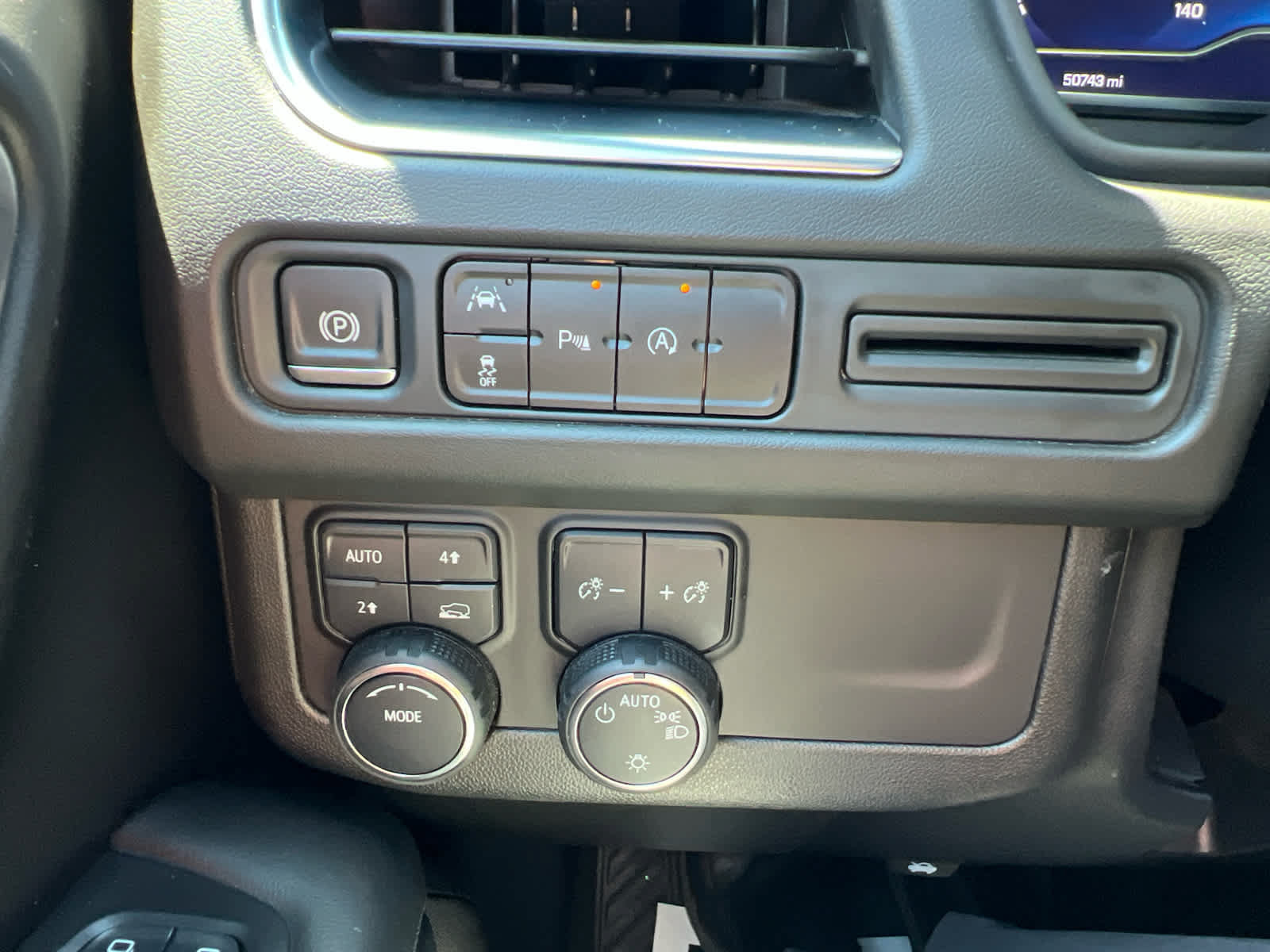 Used 2024 Chevrolet Tahoe LT AWD/4WD image 18