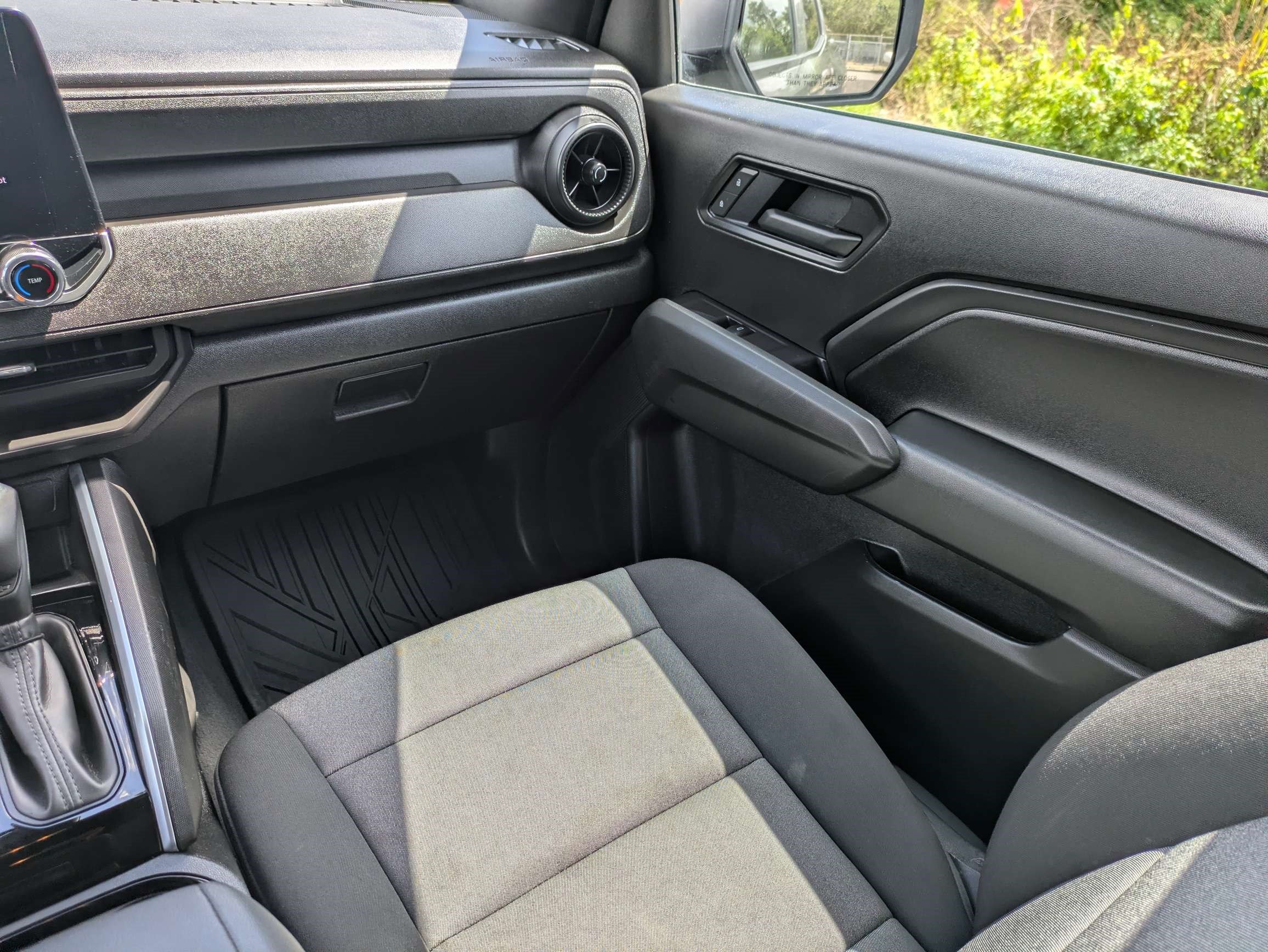 Used 2025 Chevrolet Colorado W/T RWD image 16