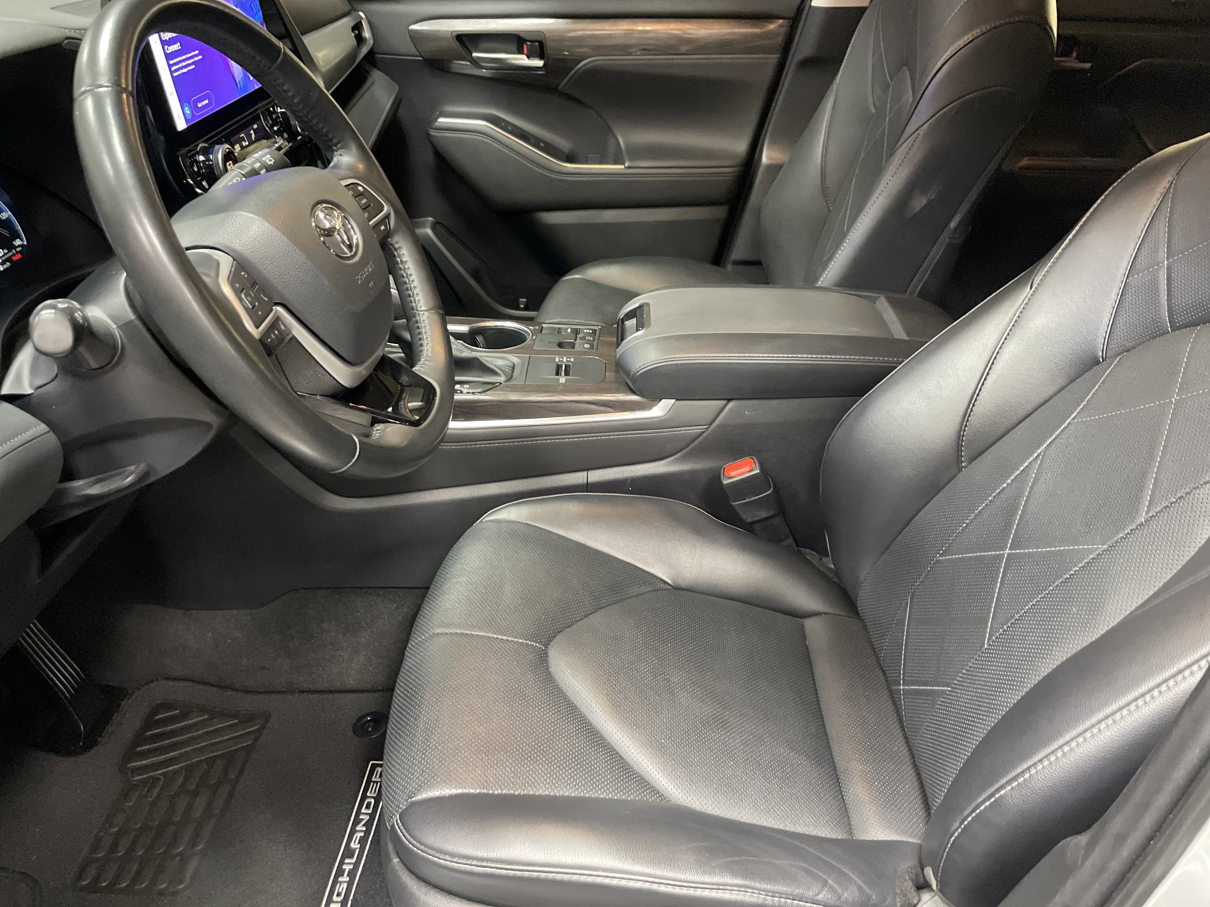 Used 2023 Toyota Highlander Platinum FWD image 16