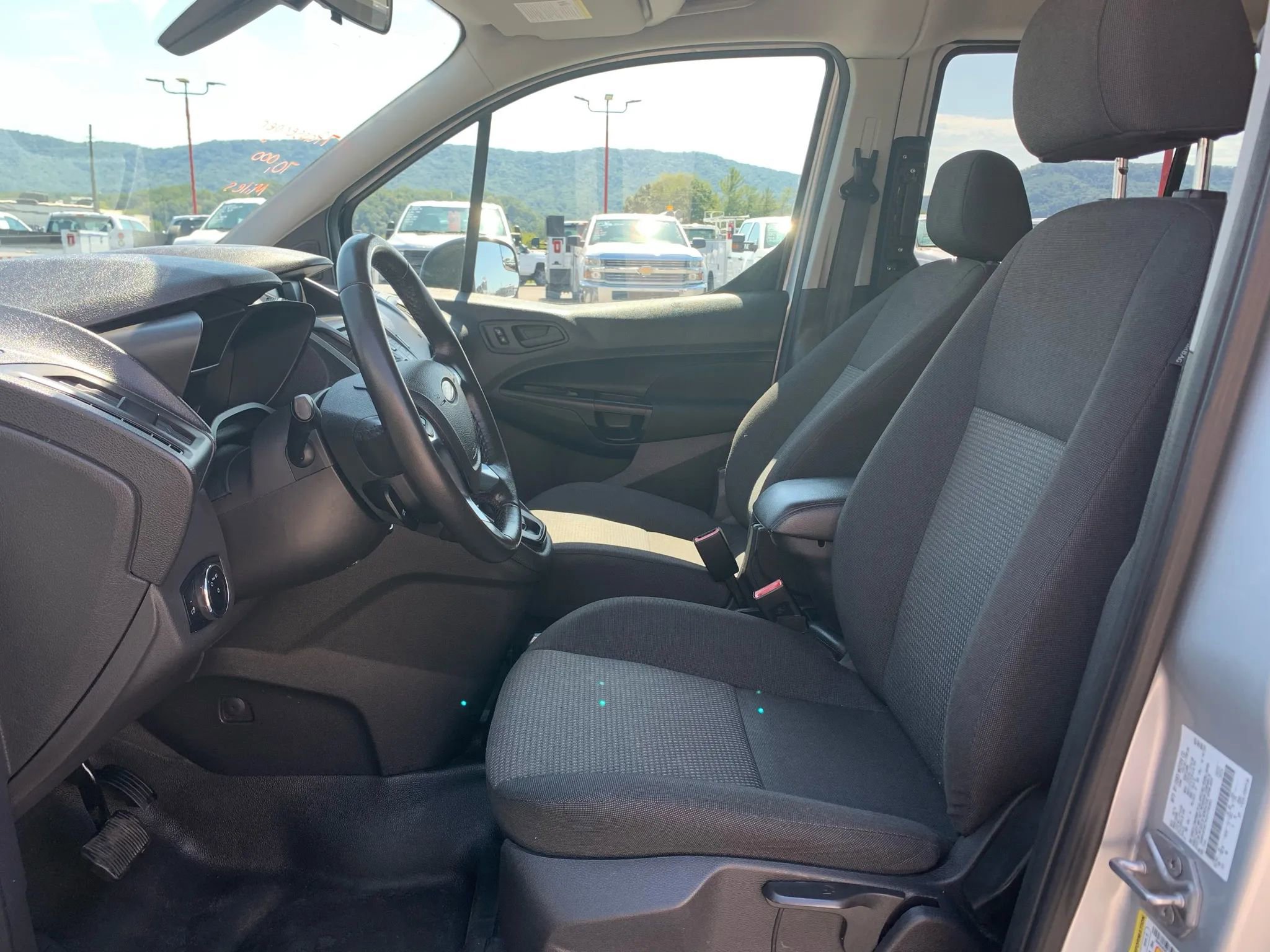 Used 2016 Ford Transit Connect XL image 9