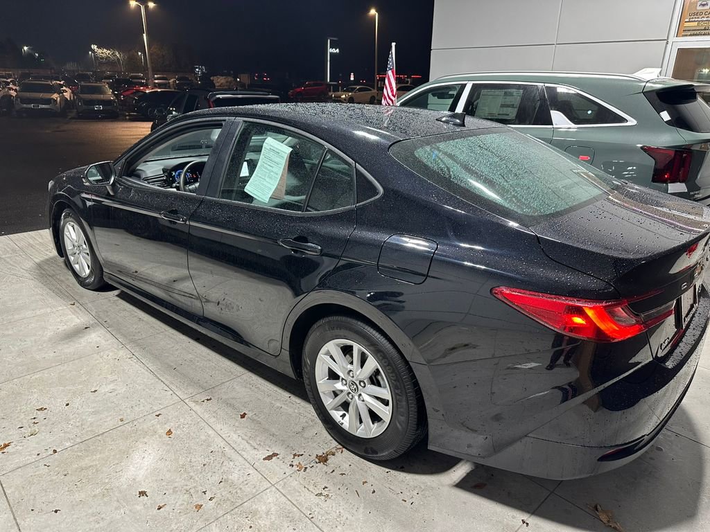 Used 2025 Toyota Camry LE w/ Convenience Package image 5