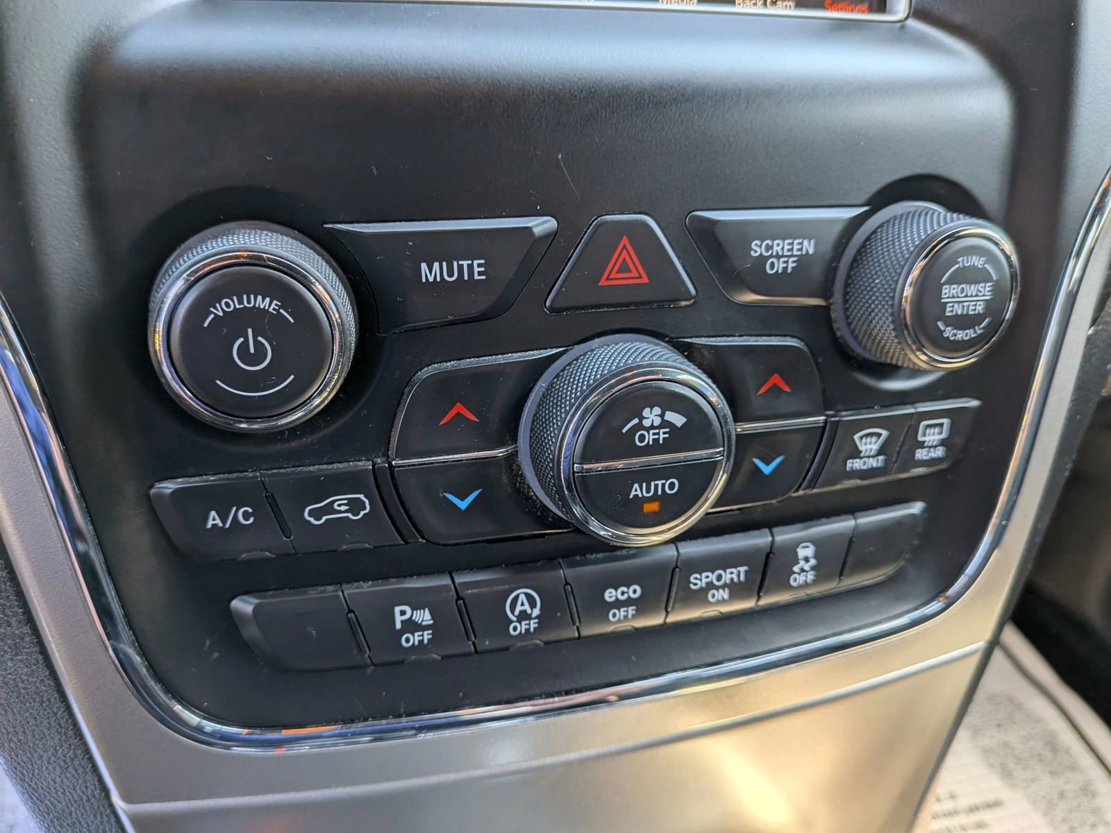 Used 2019 Jeep Grand Cherokee Laredo AWD/4WD image 49