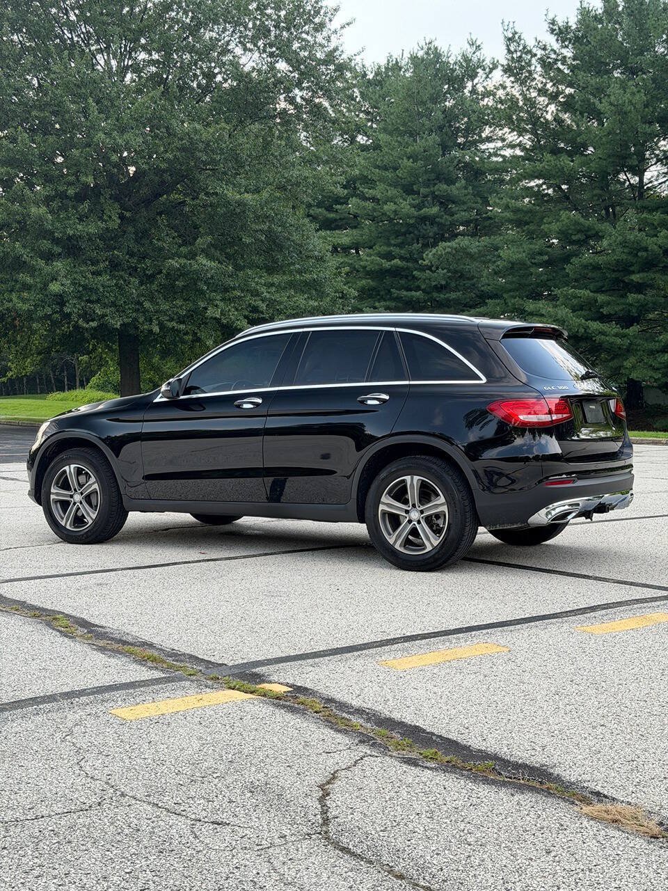 Used 2016 Mercedes-Benz GLC 300 4MATIC w/ Multimedia Package image 4