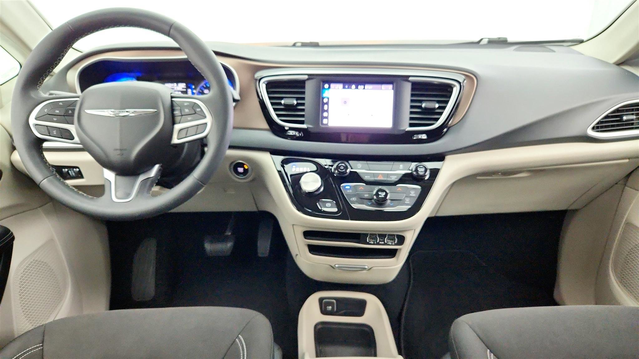 Used 2023 Chrysler Voyager LX FWD image 27