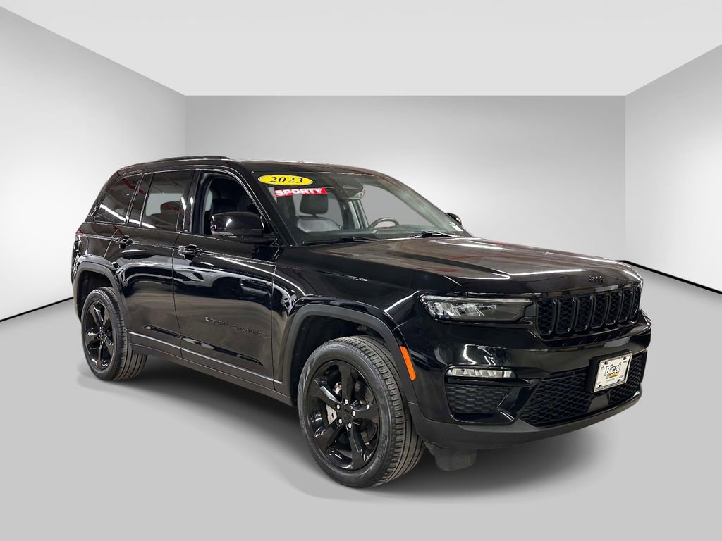 Used 2023 Jeep Grand Cherokee Limited w/ Black Appearance Package image 7