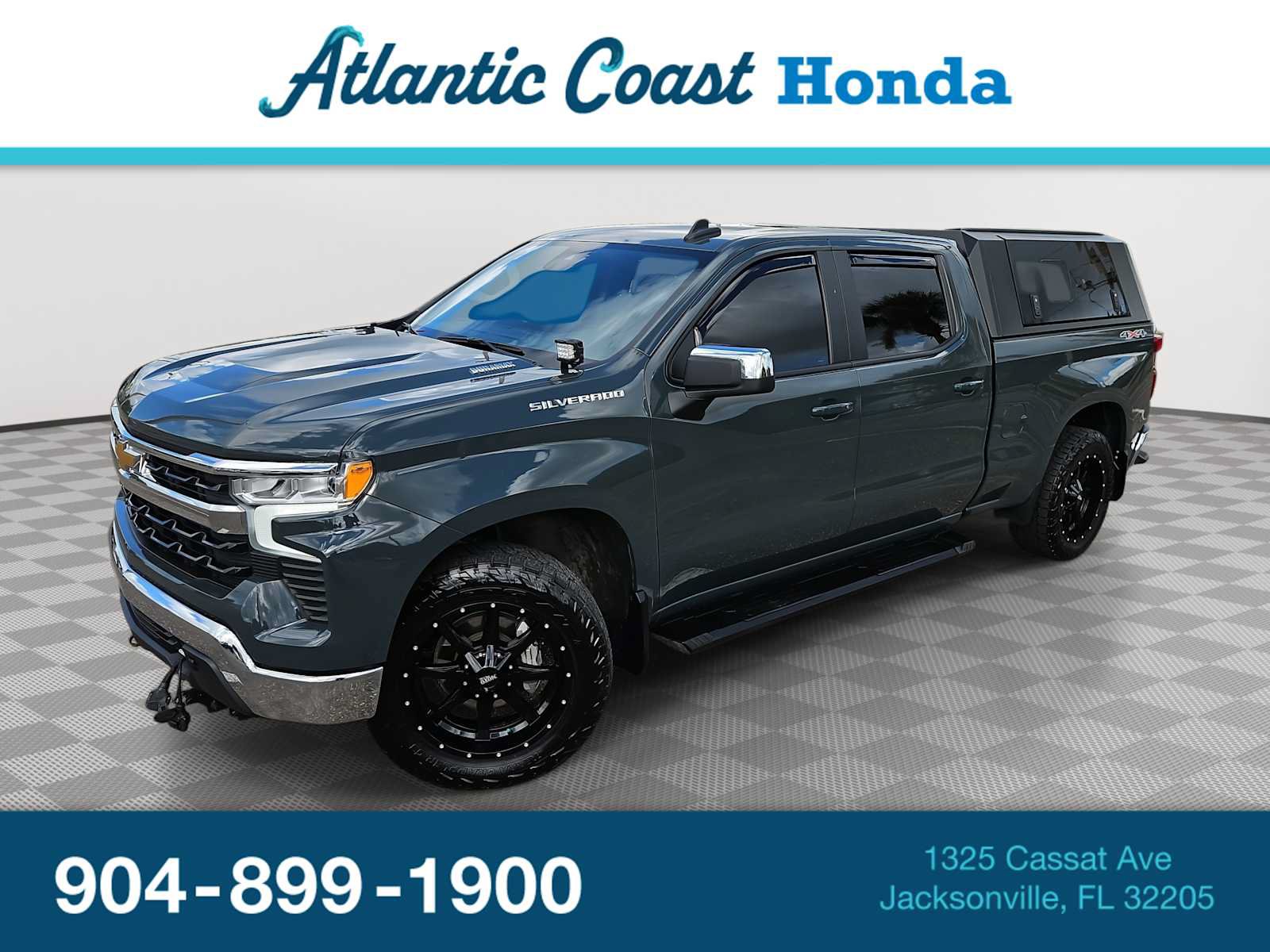 Used 2025 Chevrolet Silverado 1500 LT AWD/4WD image 1