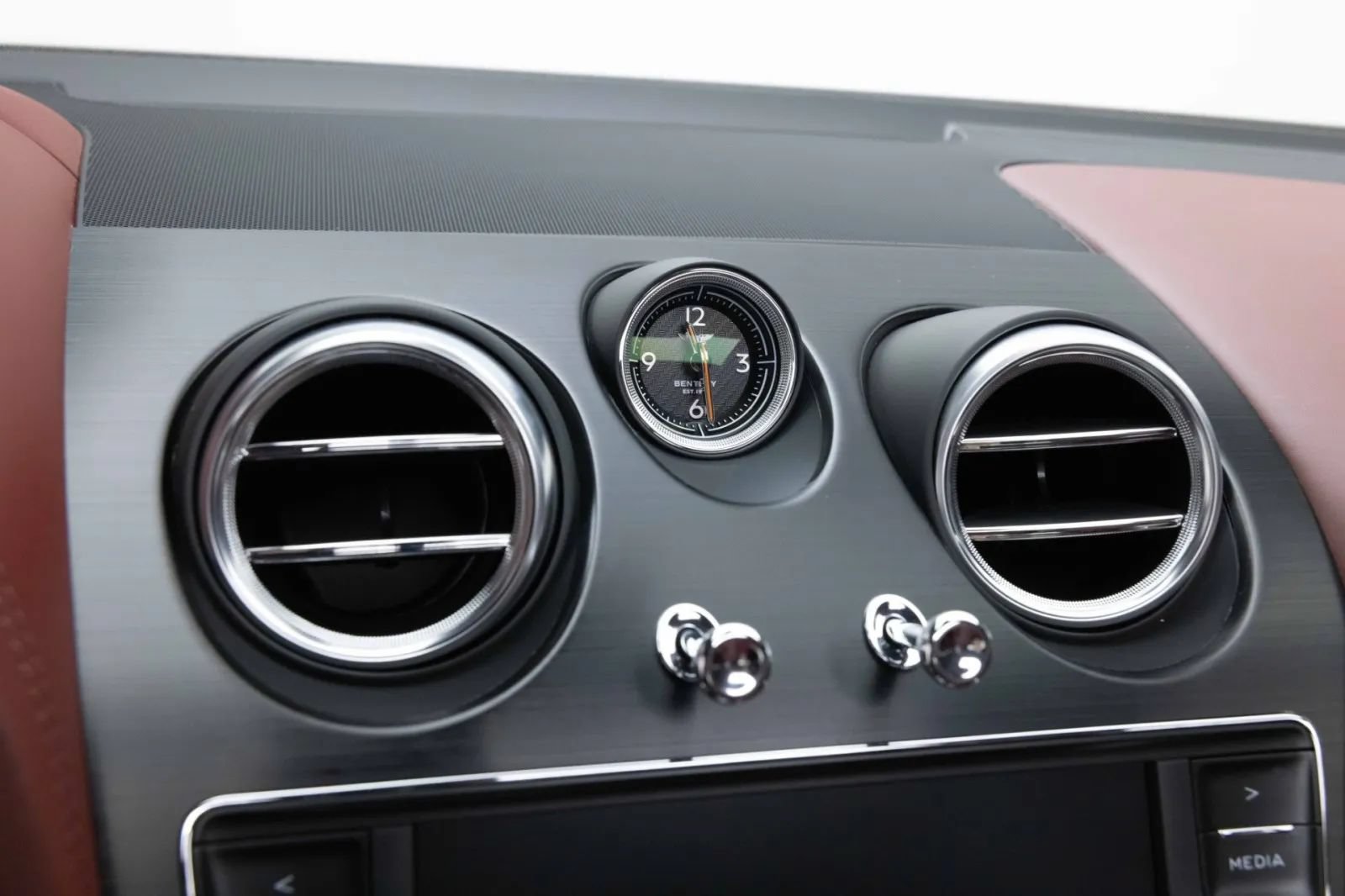 Used 2019 Bentley Bentayga AWD/4WD image 40
