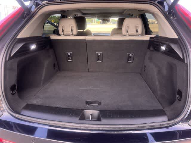 Used 2023 Cadillac XT4 Luxury w/ Cold Weather Package FWD image 20