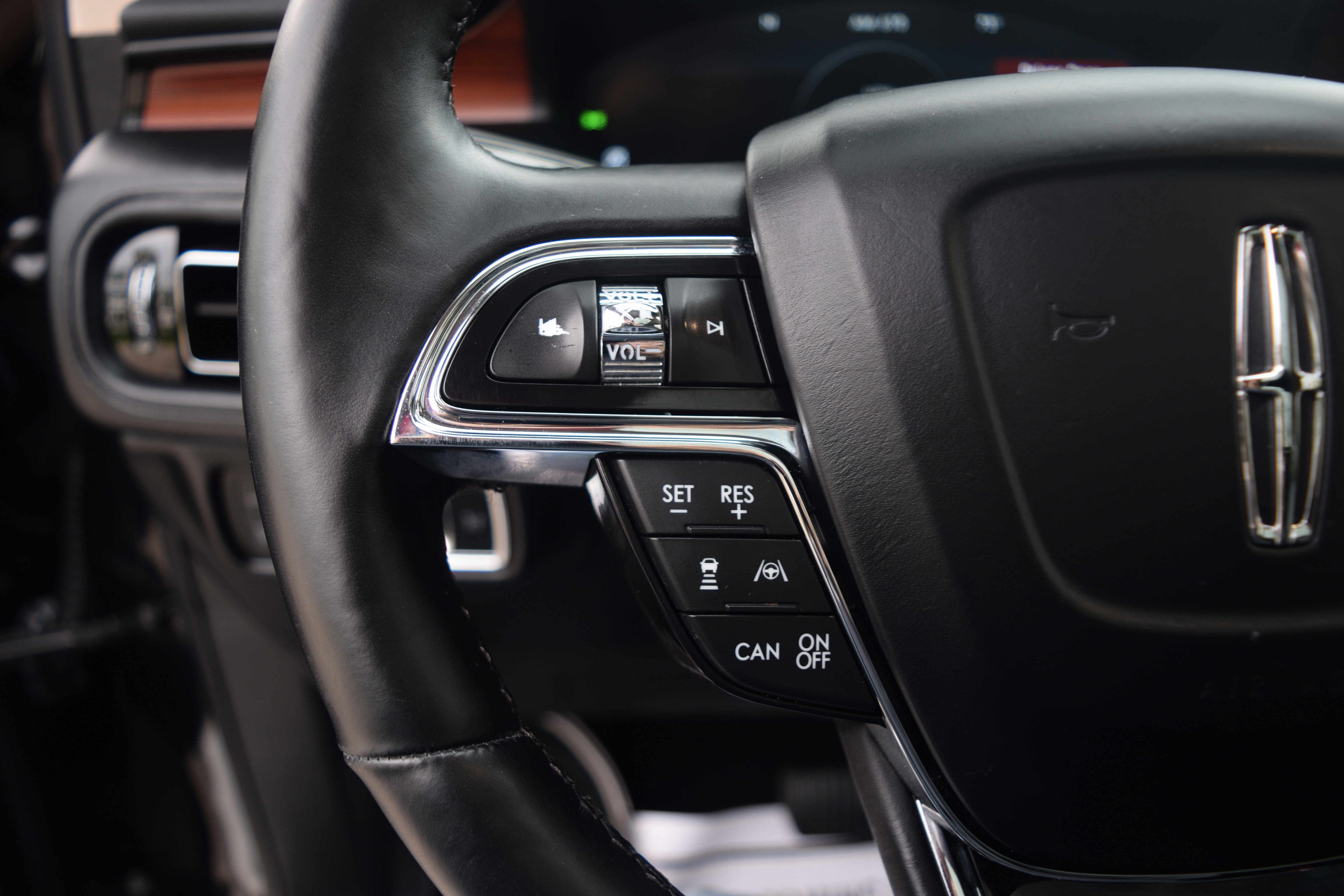 Used 2022 Lincoln Nautilus Reserve w/ Equipment Group 201A image 6