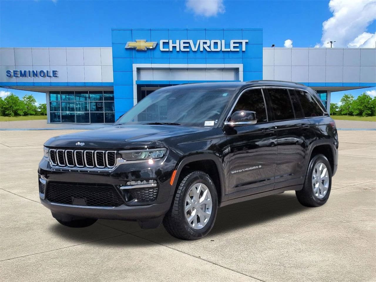 Used 2024 Jeep Grand Cherokee Limited RWD image 2