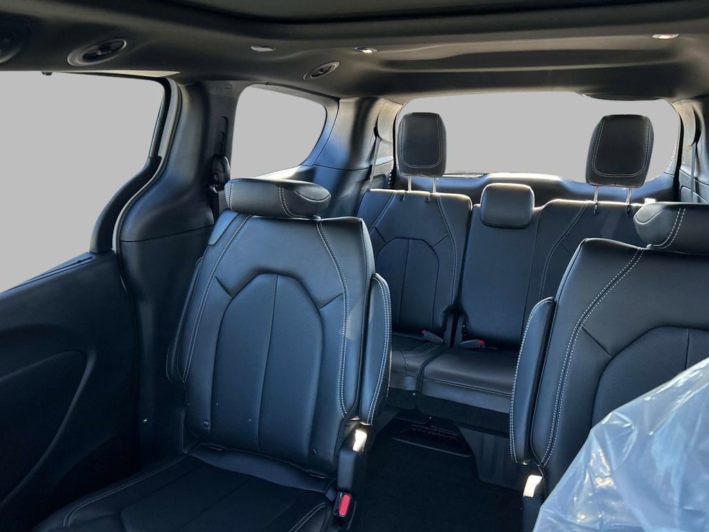 New 2026 Chrysler Pacifica Select image 6