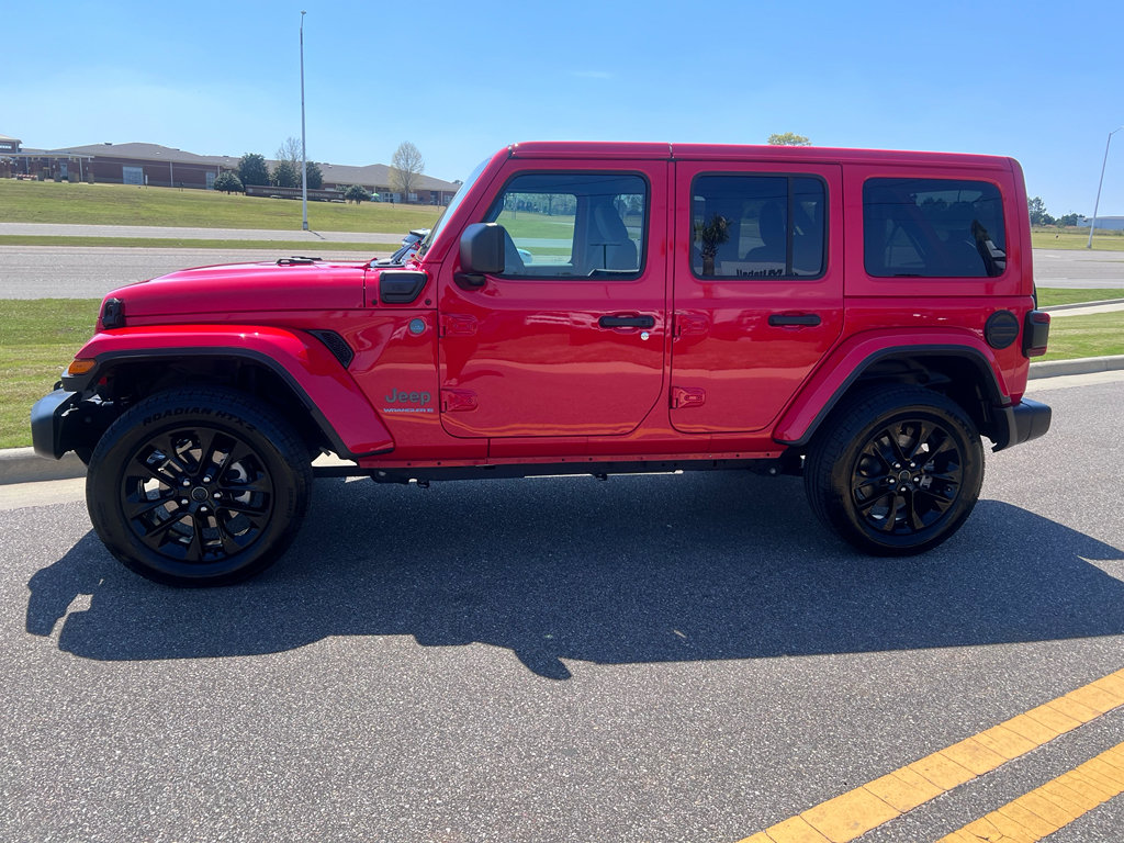 Certified 2025 Jeep Wrangler Unlimited Sahara w/ Safety Group AWD/4WD image 7