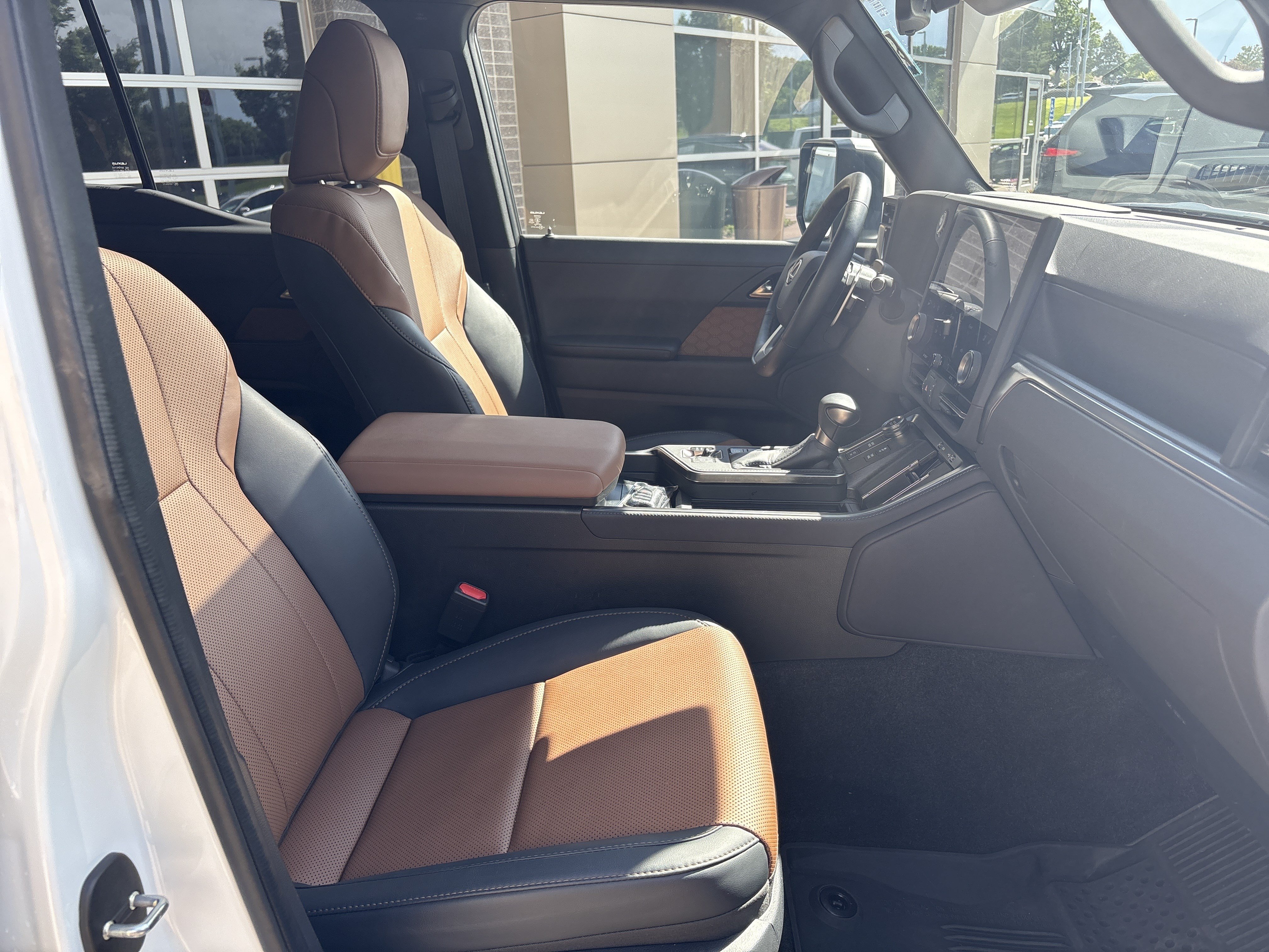 Used 2025 Lexus GX 550 w/ Cold Area Package AWD/4WD image 34