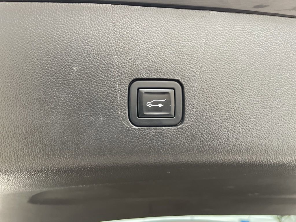 Used 2021 Chevrolet Traverse LT w/ LPO, Floor Liner Package image 51