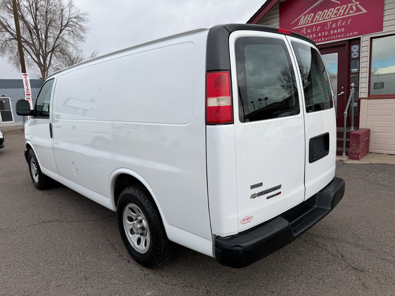 Used 2011 Chevrolet Express 1500 AWD image 7